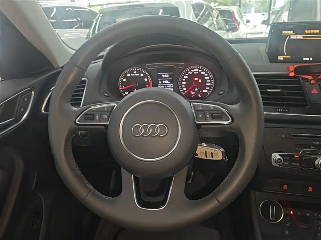Audi Q3 2019 — фото 11