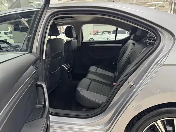 Skoda Superb 2025