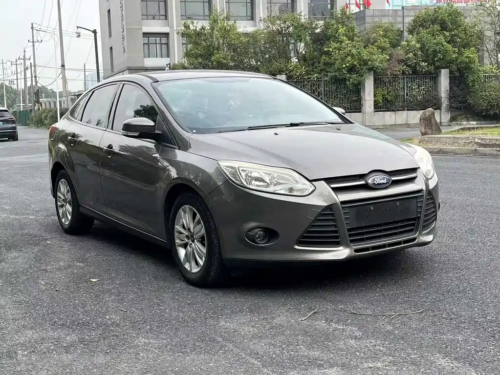 Ford Focus 2014 — фото 13