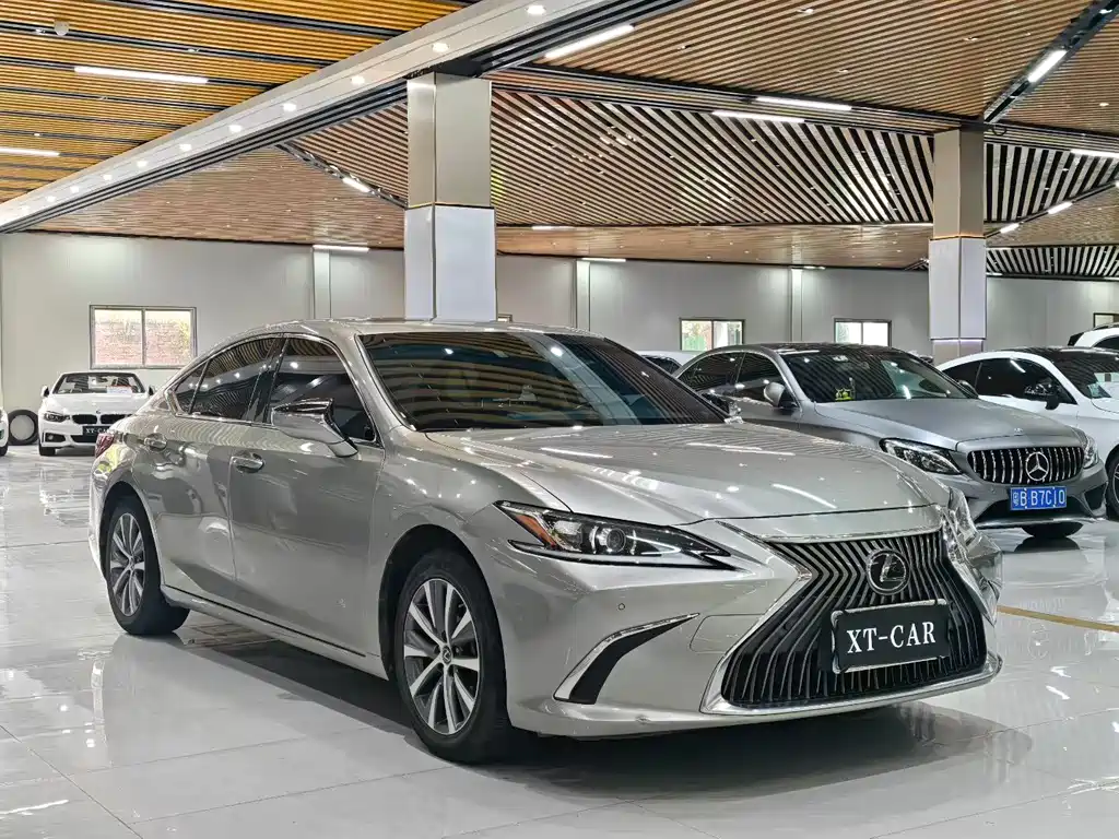 Lexus ES 2020 — фото 3