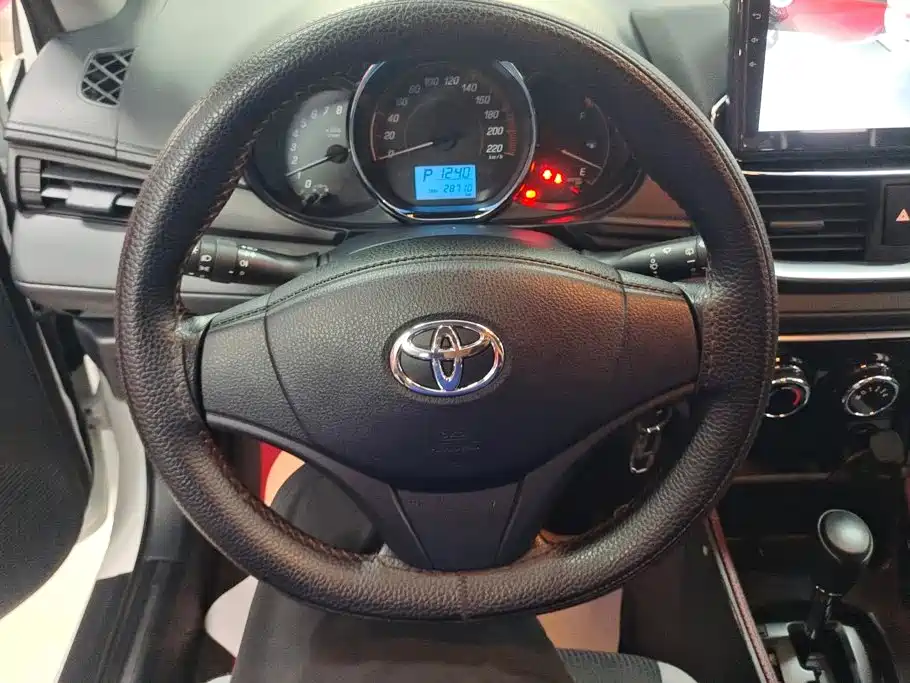 Toyota Yaris L 2020 — фото 15
