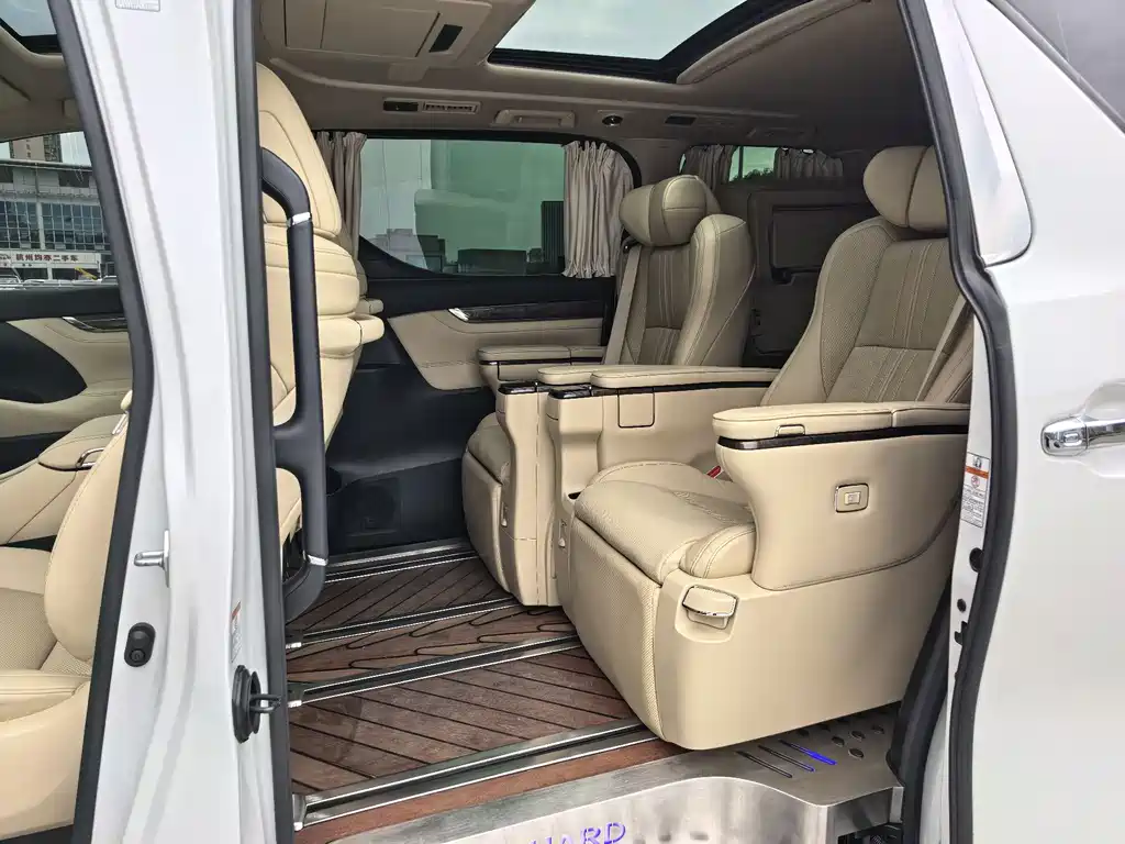 Toyota Alphard 2021 — фото 12