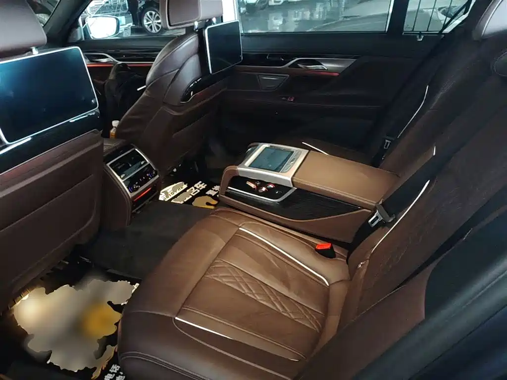 BMW 7 Series 2018 — фото 17