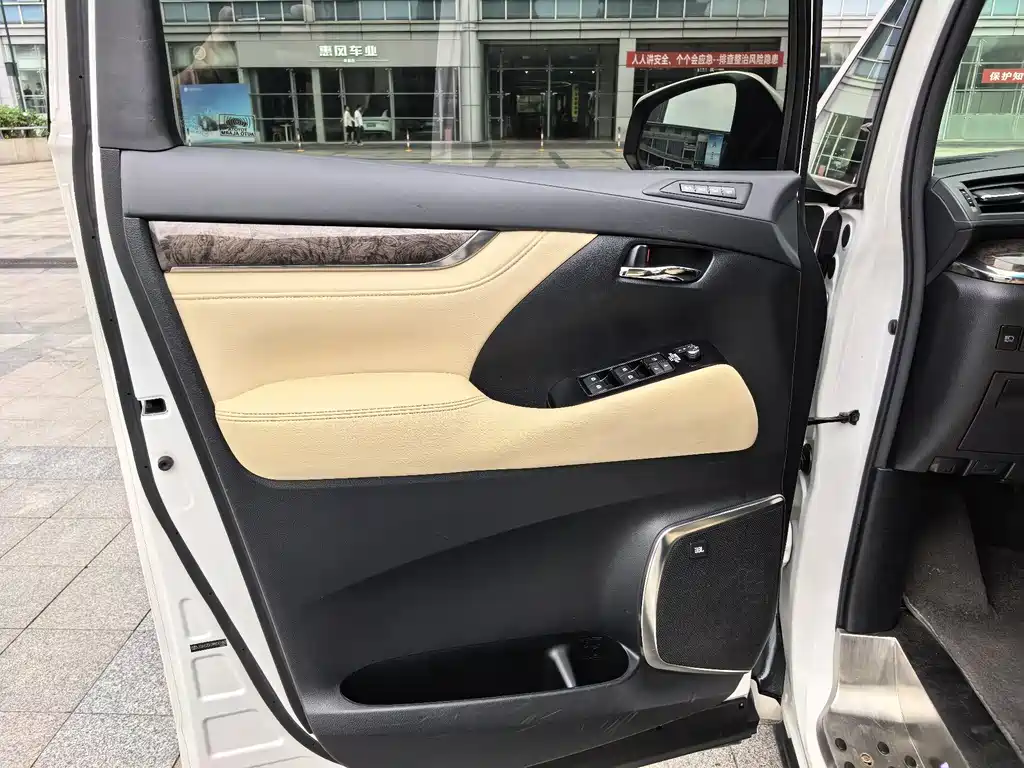 Toyota Alphard 2021 — фото 10