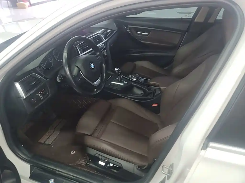 BMW 3 Series 2019 — фото 15