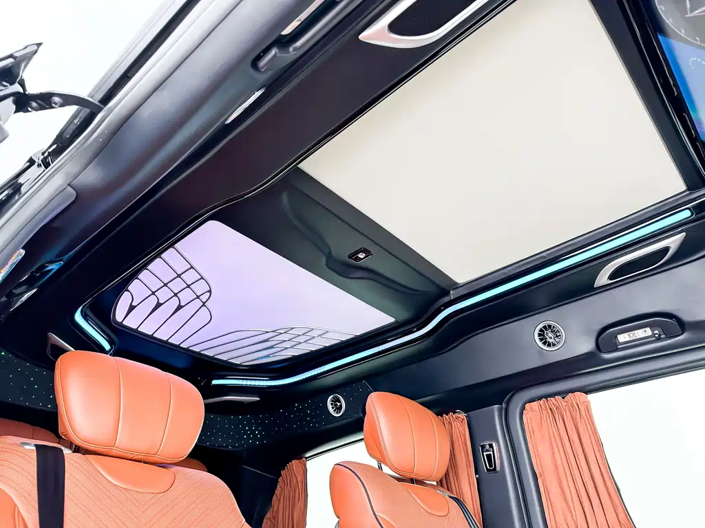 Mercedes-Benz V-Class 2022 — фото 17