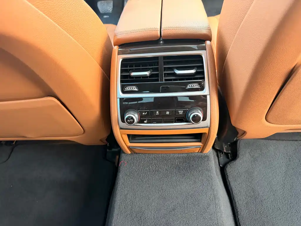 BMW 7 Series 2016 — фото 12