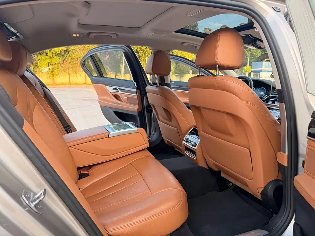 BMW 7 Series 2016 — фото 15