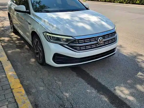 Volkswagen Sagitar 2022