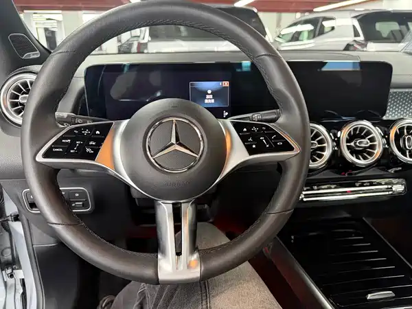 Mercedes-Benz EQB 2025