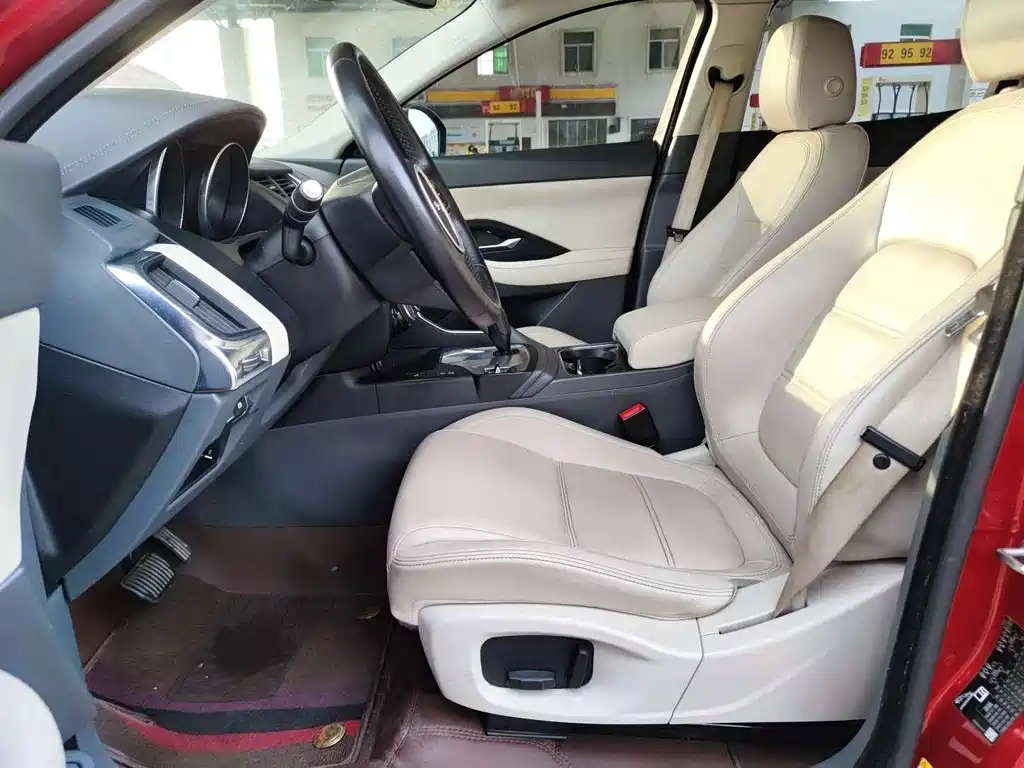 Jaguar E-PACE 2019 — фото 13
