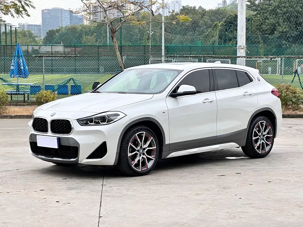 BMW X2 2022 — фото 1