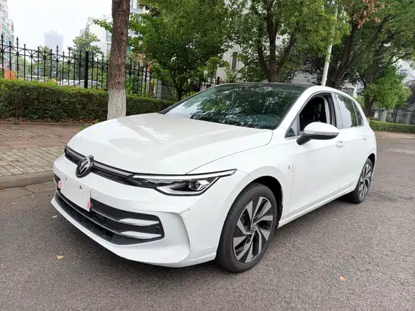 Volkswagen Golf 2025