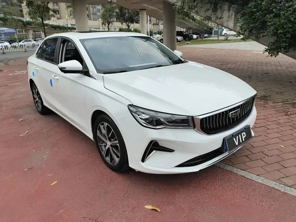 Geely Emgrand 2022