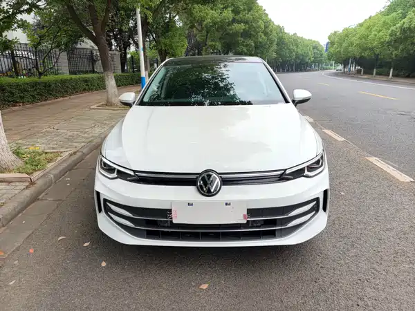 Volkswagen Golf 2025