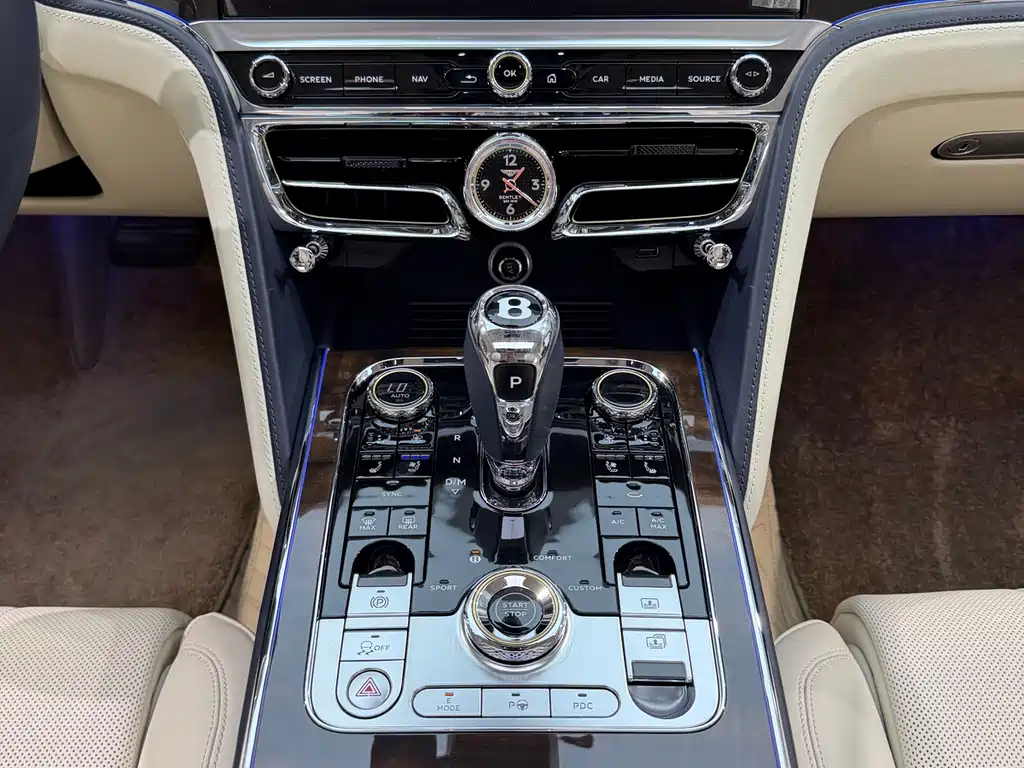 Bentley Flying Spur Plug-In Hybrid 2022 — фото 8