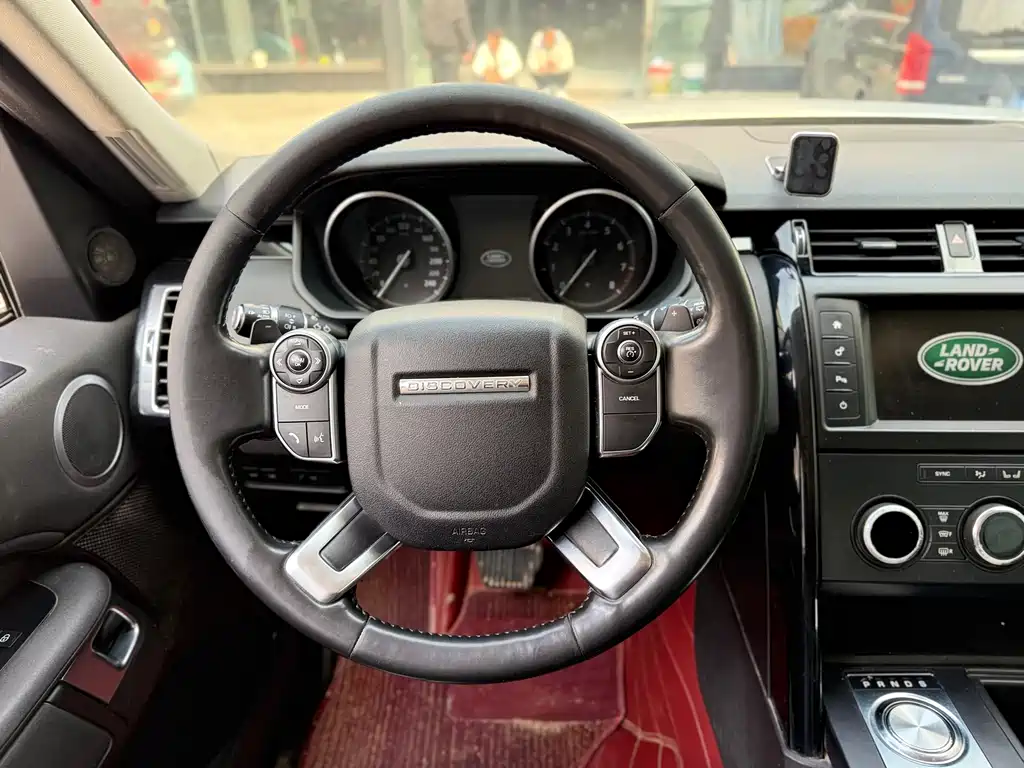 Land Rover Discovery 2018 — фото 14