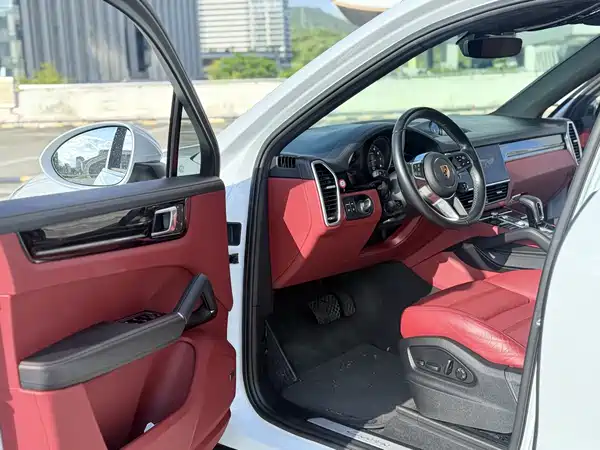 Porsche Cayenne 2022