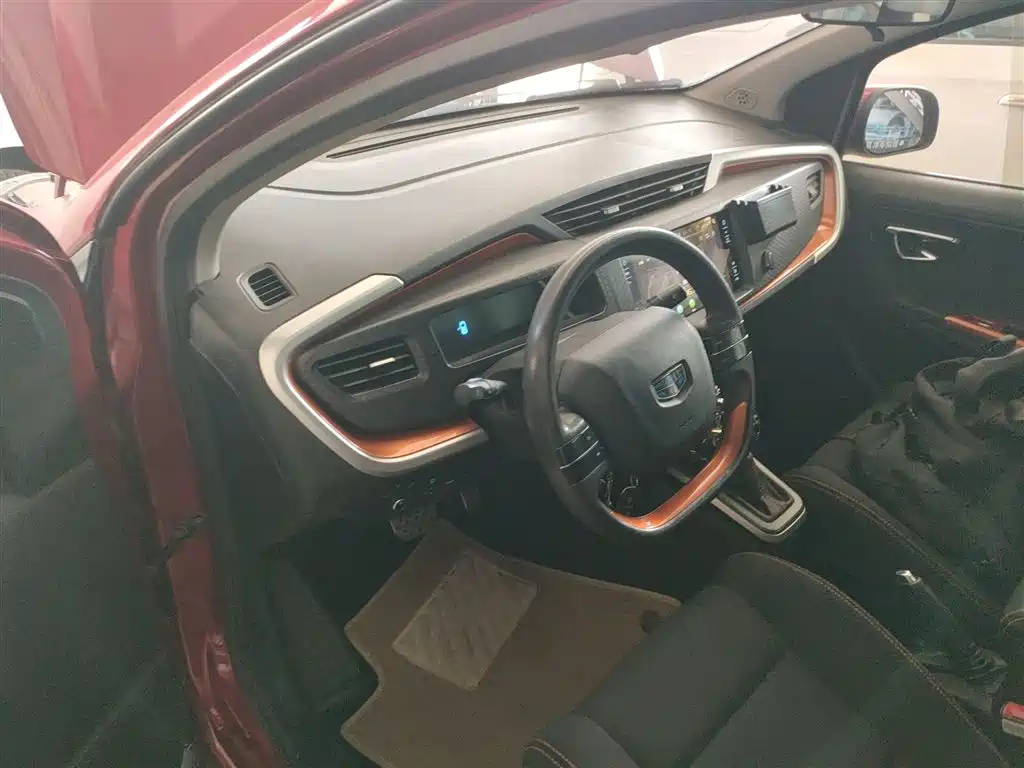 Geely Vision X1 2018 — фото 16