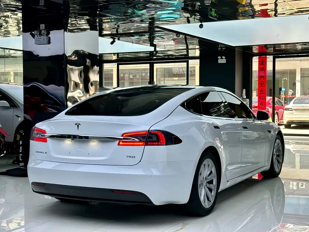 Tesla Model S 2018 — фото 4