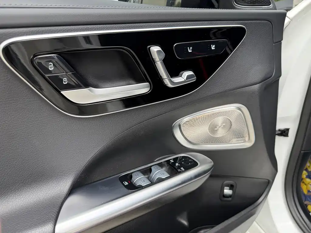 Mercedes-Benz C-Class 2023 — фото 8