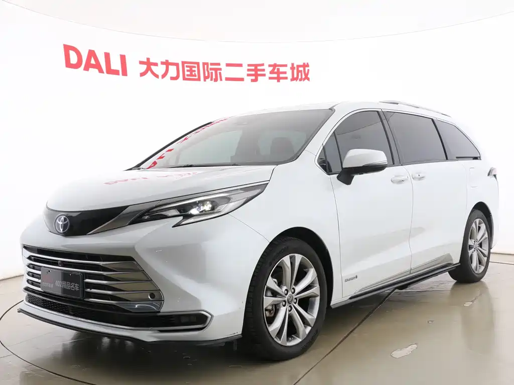 Toyota Sienna 2023 — фото 1