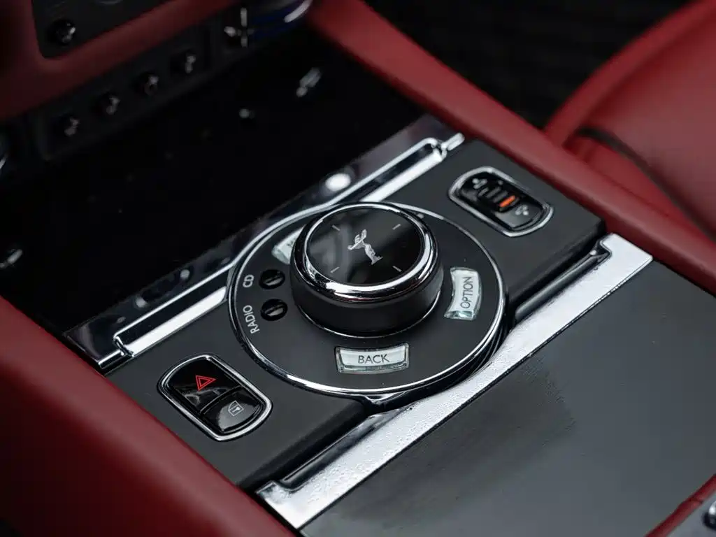 Rolls-Royce Wraith 2017 — фото 16