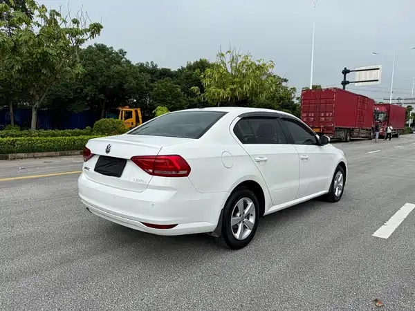 Volkswagen Lavida 2015