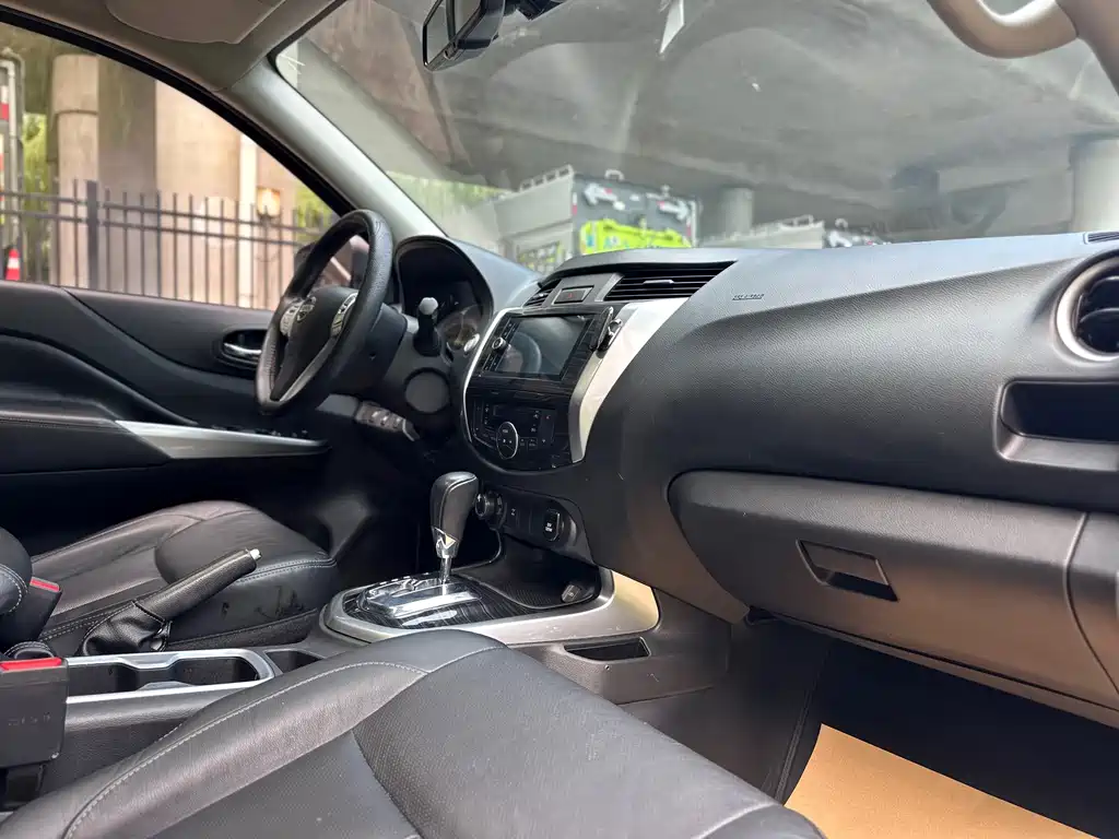 Nissan Terra 2018 — фото 10