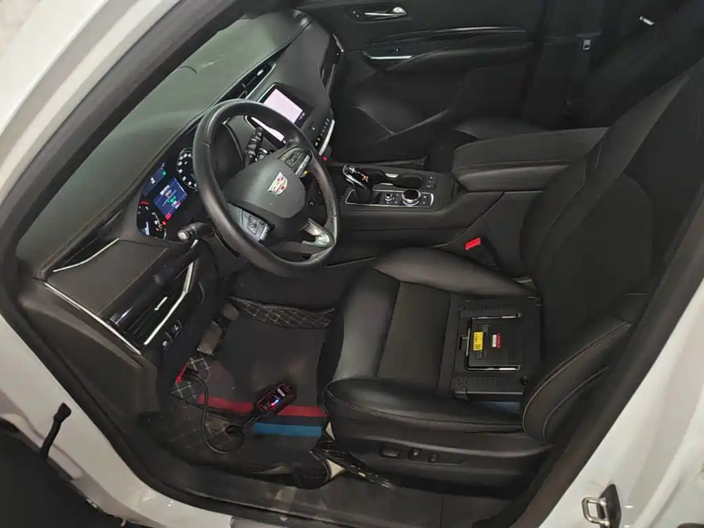 Cadillac XT4 2023 — фото 15
