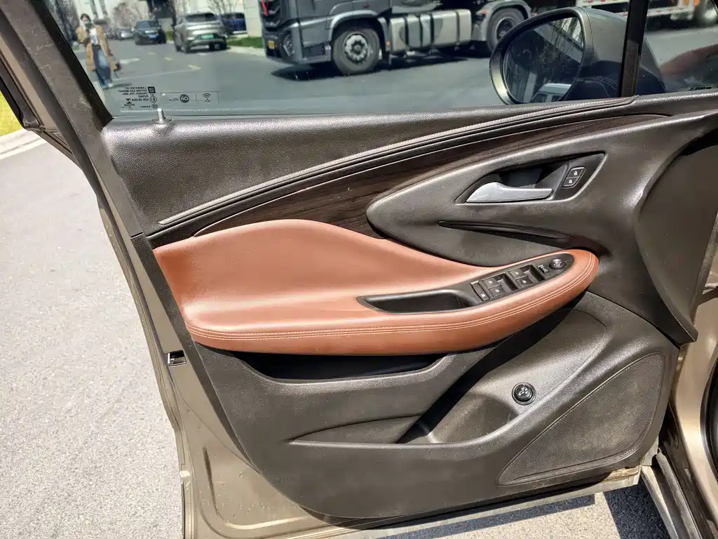 Buick Envision Plus 2017 — фото 12