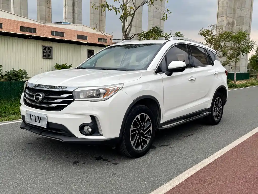 GAC Trumpchi GS4 2017 — фото 1