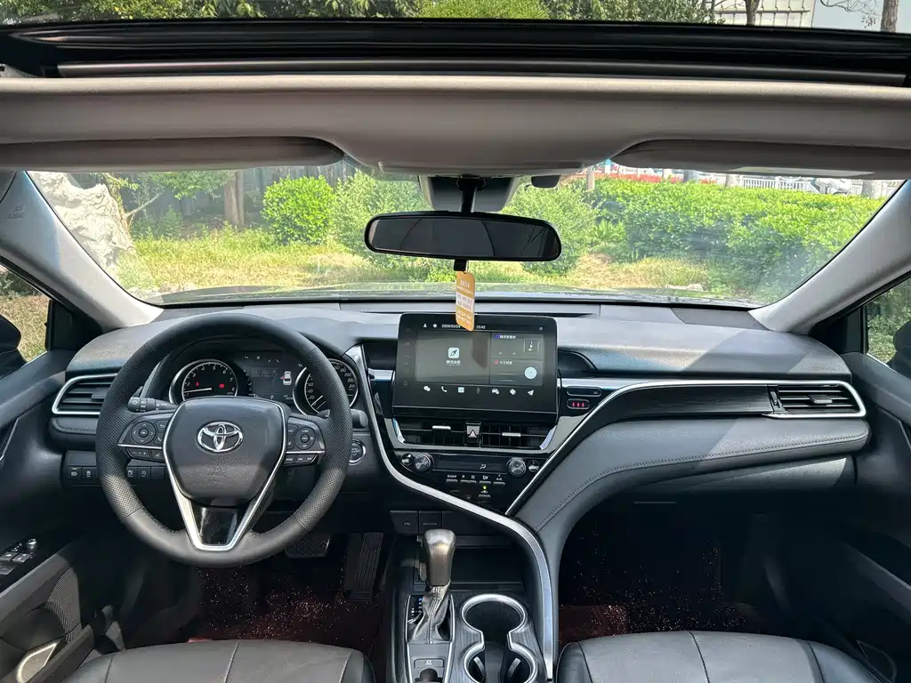 Toyota Camry 2023 — фото 14