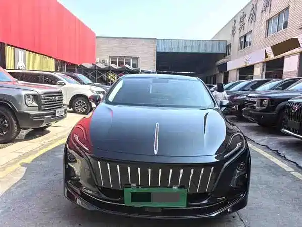 Hongqi E-QM5 2022
