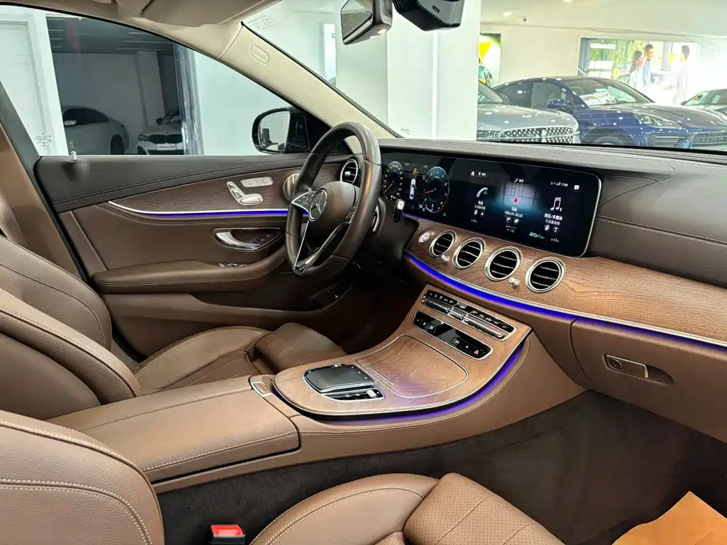 Mercedes-Benz E-Class 2022 — фото 17