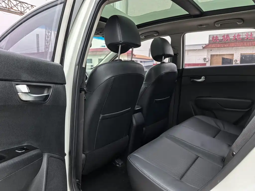 Kia KX3 2016 — фото 11