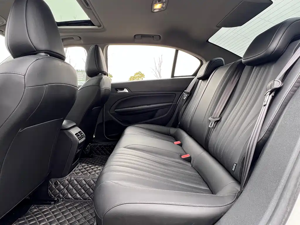 Peugeot 408 2019 — фото 12