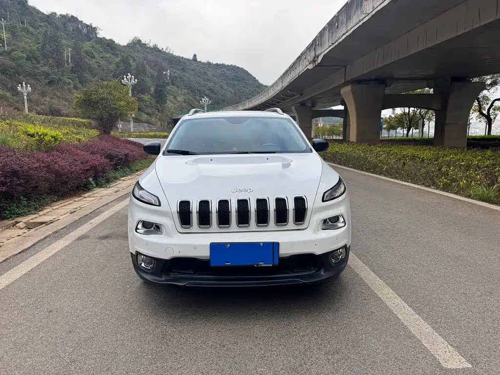 Jeep Cherokee 2016 — фото 7