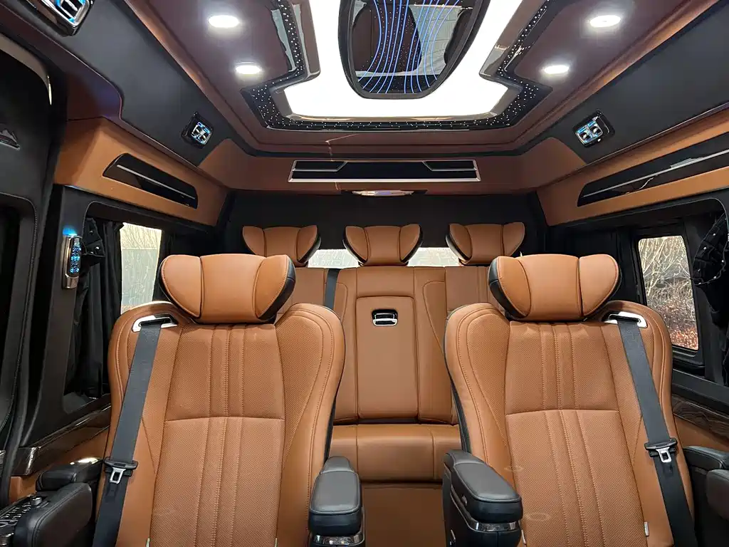 Toyota Hiace 2024 — фото 13