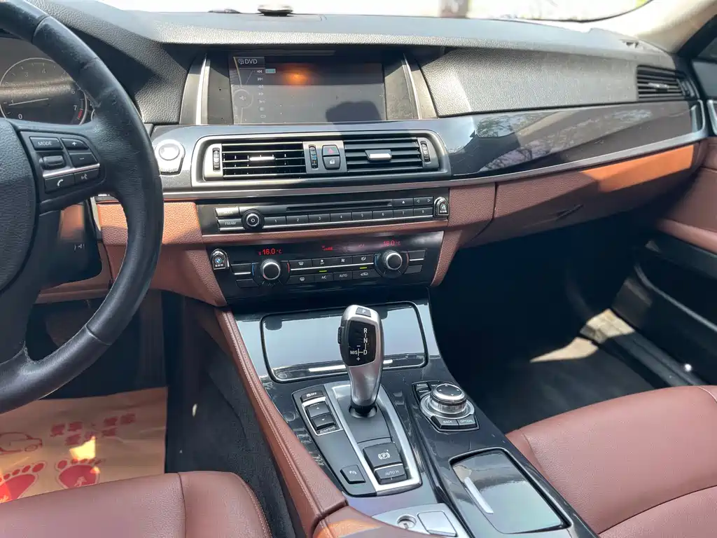 BMW 5 Series 2016 — фото 11