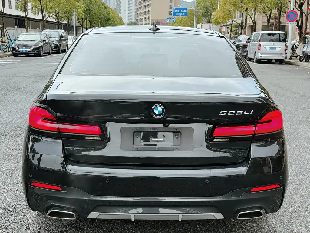 BMW 5 Series 2023