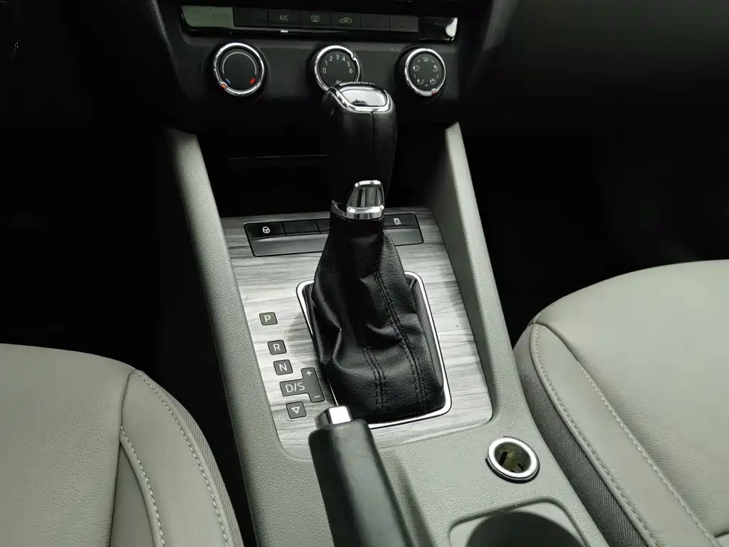 Skoda Octavia 2014 — фото 13