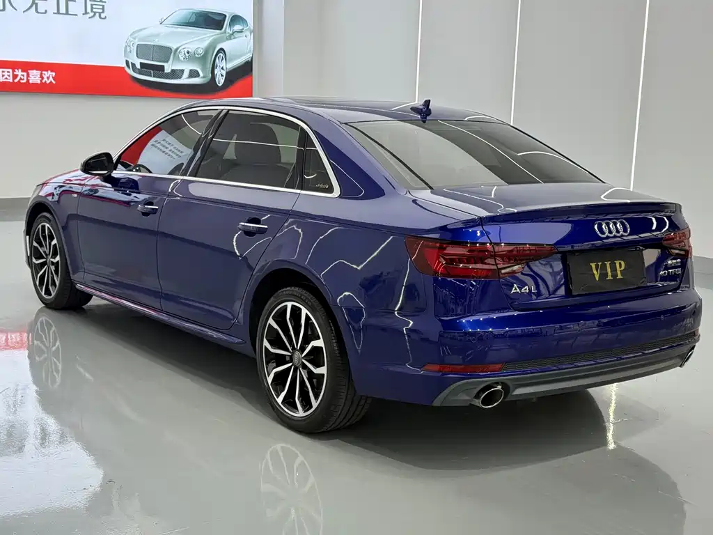 Audi A4L 2018 — фото 12