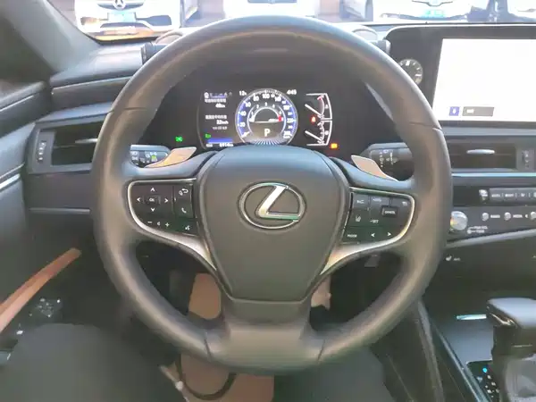 Lexus ES 2023