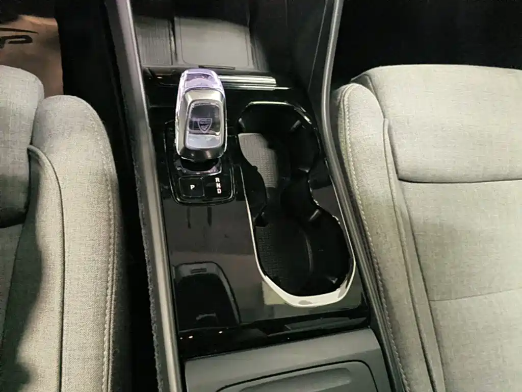 Volvo XC40 New Energy 2023 — фото 14
