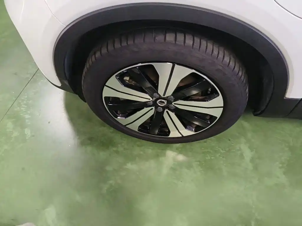 Volvo XC40 New Energy 2023 — фото 23