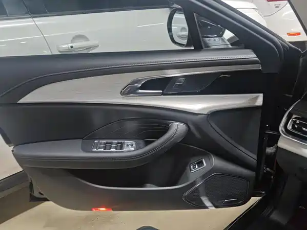 Hongqi H5 2026