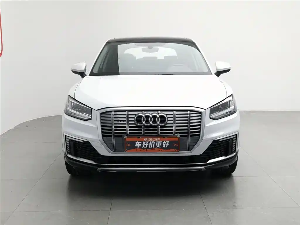 Audi Q2L e-tron 2021 — фото 3