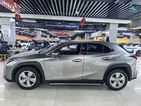Lexus UX 2021