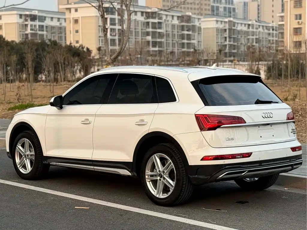 Audi Q5L 2024 — фото 12